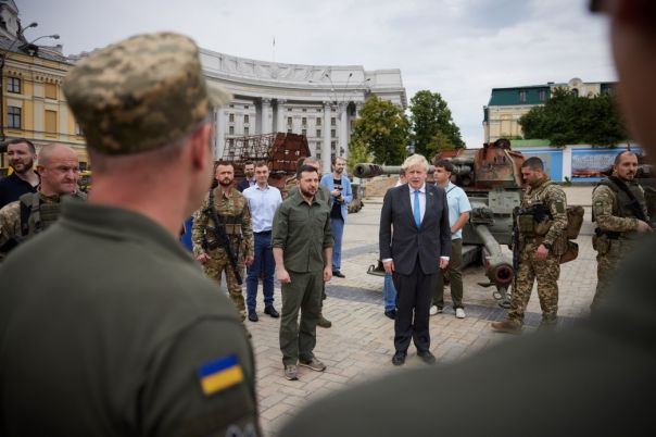 Zelenskyy e Boris Johnson a Kiev nel monastero delle cupole dorate